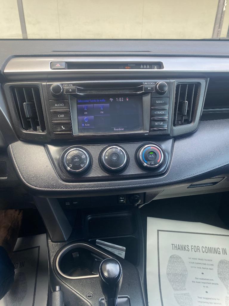 2017 Toyota RAV4 LE - Photo 6