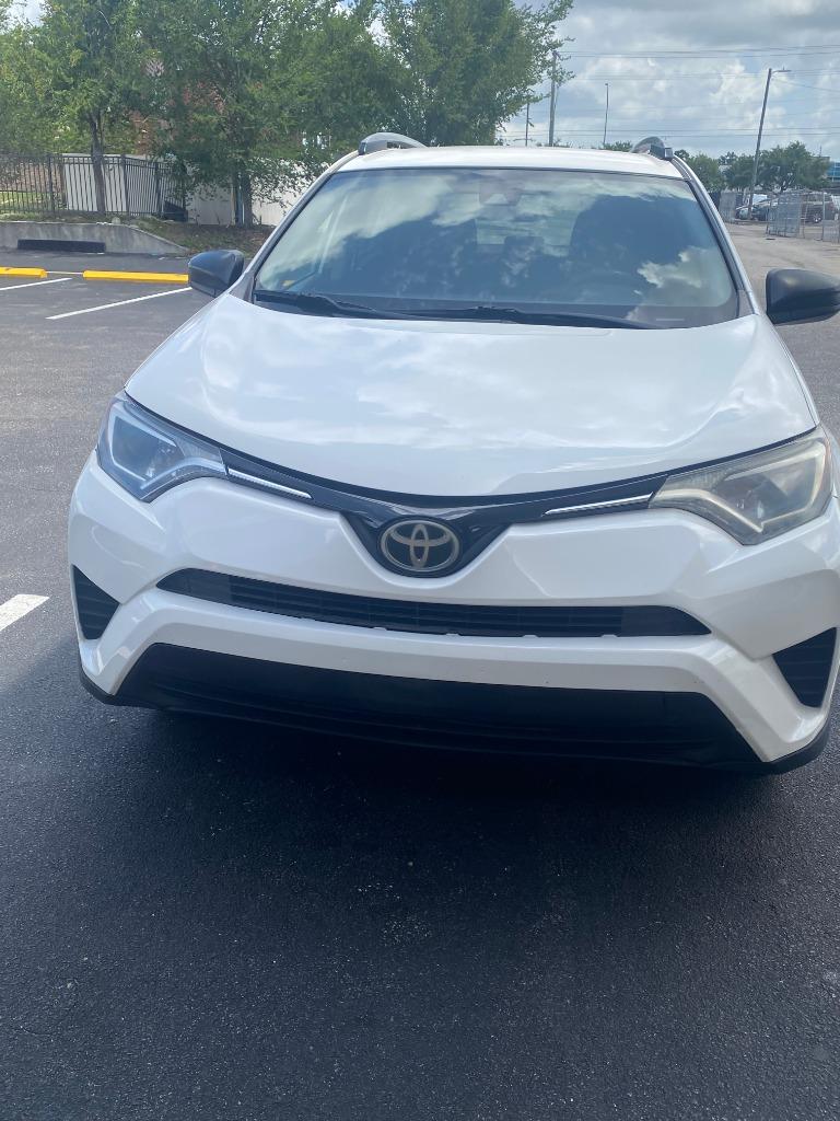 2017 Toyota RAV4 LE's photo